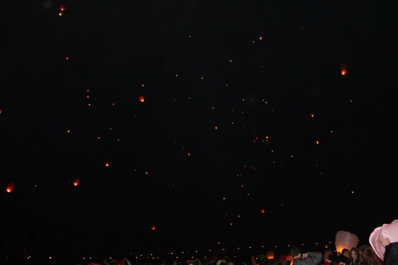 Запуск небесных фонариков 29 сентября в Москве.